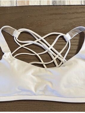 LULULEMON WOMEN’S FREE TO BE - WILD BRA 6
